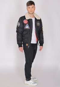 TOP GUN MIT KUNSTFELLKRAGEN - Vinterjacka - black