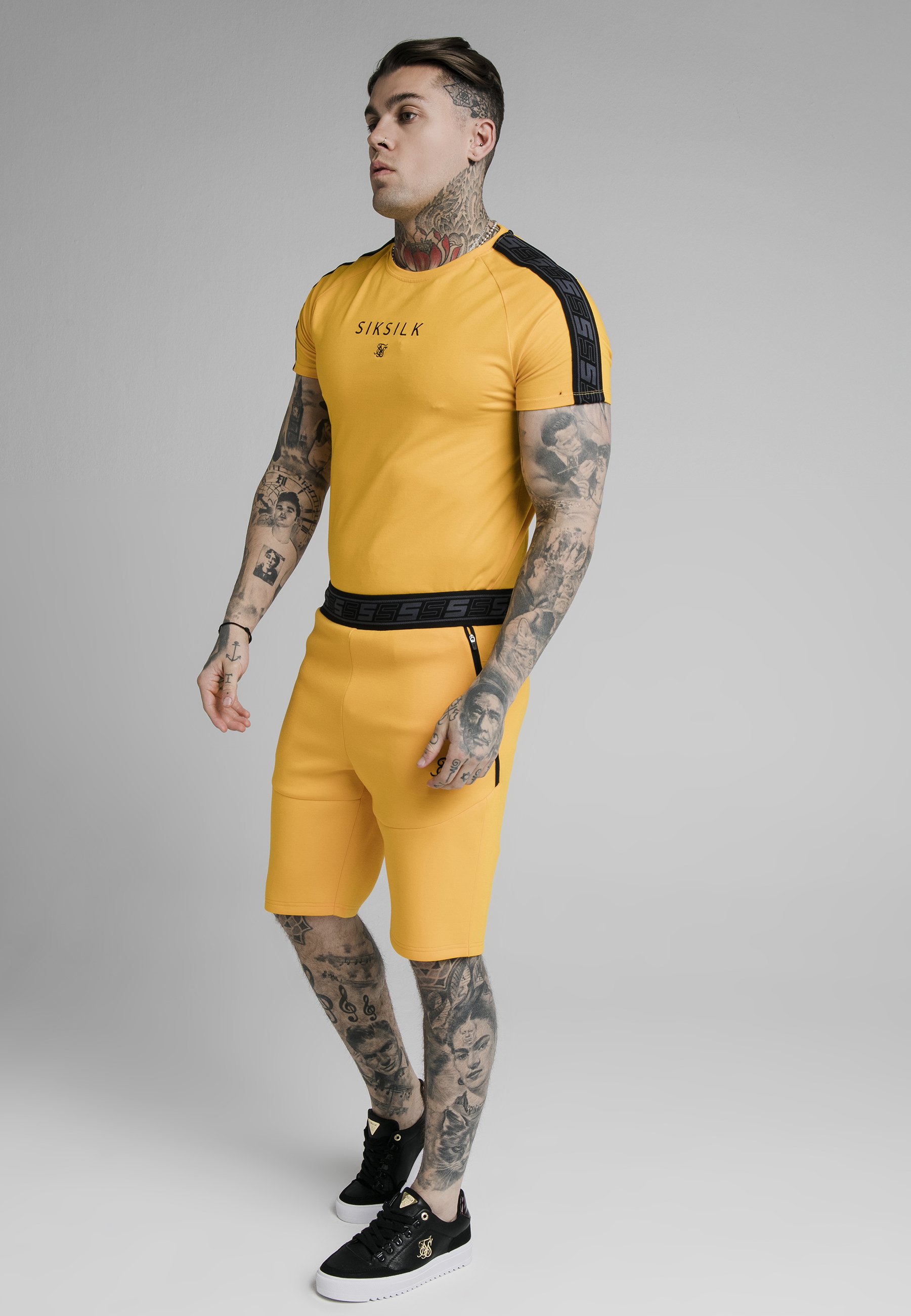 SIKSILK RAGLAN EXHIBIT GYM TEE - Camiseta estampada - yellow/amarillo -  Zalando.es