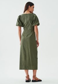 CALLI SELBY MIDI - Sukienka letnia
