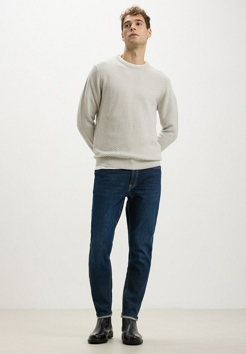 DESIGN - Maglione oversize verde slavato in maglia a coste inglesi