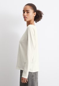 Marc O'Polo DENIM RAGLAN SLEEVES - Topper langermet - silky white