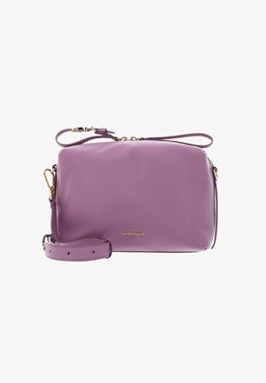 Sac bandoulière en cuir violet avec ferrures dorées, sangle ajustable et logo "Coccinelle" sur le devant.