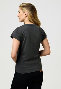Wrangler SHRUNKEN BAND - T-shirts print - faded_black