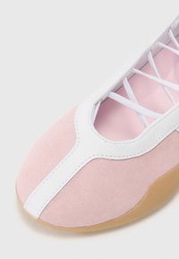 adidas Originals TAEKWONDO MEI BALLET - Matalavartiset tennarit - clear pink/ftwr white/gum