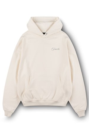 Sudadera con capucha color crema, hecha de tela suave, con un bolsillo frontal tipo canguro, puños acanalados y un pequeño logo bordado en el pecho.