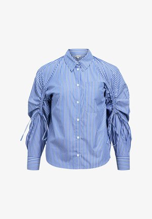 Blauw-wit gestreept overhemd met een klassieke kraag, voorzien van geplooide mouwen met strikjes. Het heeft een enkele borstzak en een knoopsluiting aan de voorkant.