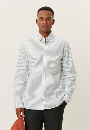 KENT - Vapaa-ajan kauluspaita - white