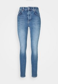 Jeans skinny de mezclilla azul con cintura alta, cinco bolsillos, cierre de botón y un acabado liso y desgastado.