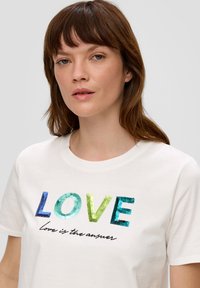 s.Oliver MIT PAILLETTEN-STICKEREI - T-shirt print - ecru