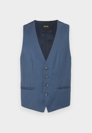 Colete de tecido azul com um decote em V profundo, cinco botões, dois bolsos frontais e um forro texturizado. Projetado para um ajuste sob medida.