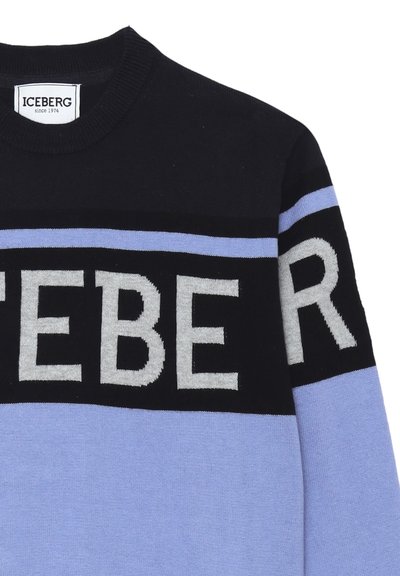 Maglione a collo rotondo con una combinazione di colori nero, azzurro e grigio. La parola "ICEBERG" è chiaramente visibile in lettere bold sulla parte anteriore.