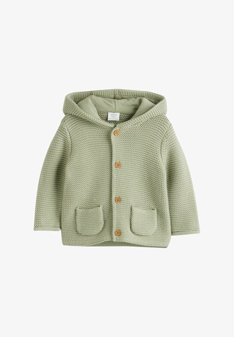 Cardigan bébé tricoté vert clair avec capuche, boutons en bois sur le devant et deux petites poches devant.