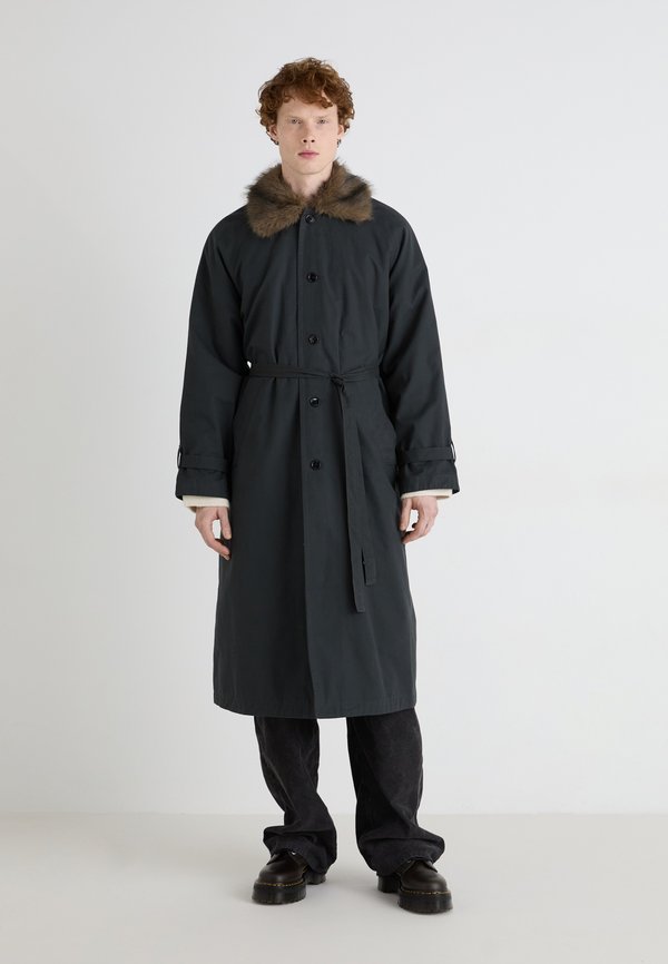 COLLAR - Trenchcoat