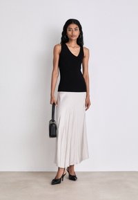 HUGO SHARPIN - Top - black