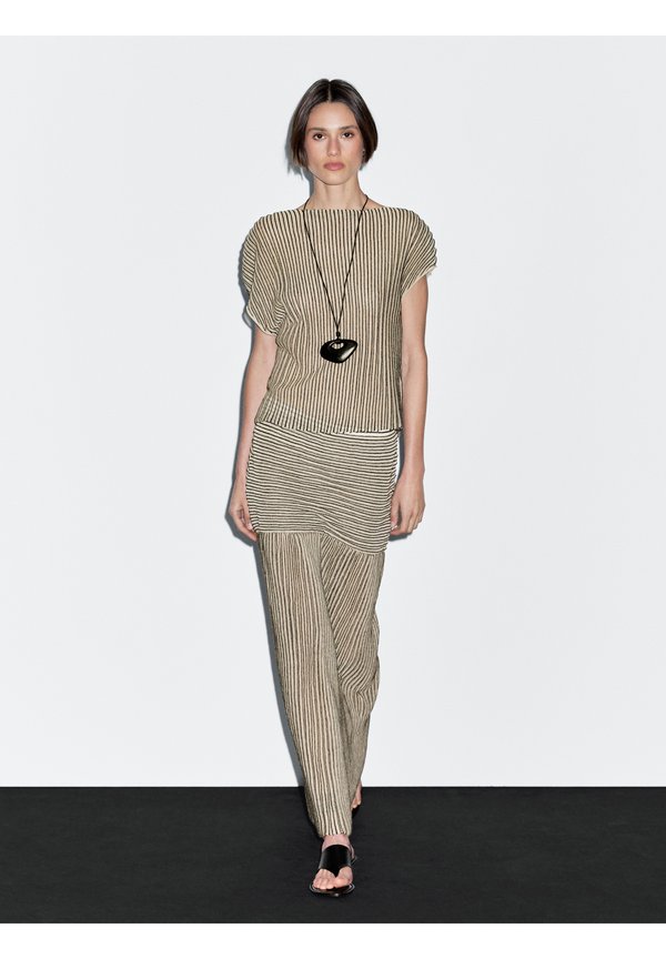 WITH FLECKED DETAIL  - Maxirock - beige