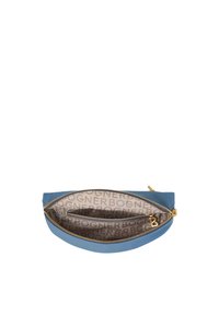 Borsetta in pelle blu con zip dorata, caratterizzata da un interno beige decorato con il marchio "BOGNER" e un piccolo scomparto interno.