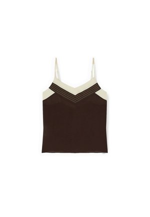 Top camisola marrón con escote en V de color crema y tirantes delgados ajustables, con costuras decorativas a lo largo del escote.