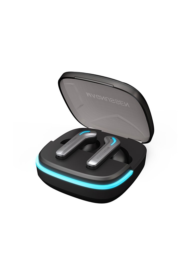 Auricolari wireless in un case nero con un coperchio traslucido. Gli auricolari sono argentati con rifiniture blu e una superficie liscia. Il case presenta una luce blu che si illumina.