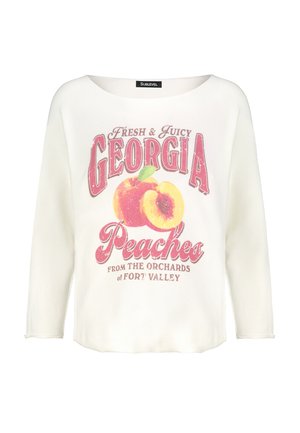 White long-sleeve shirt with a scoop neckline featuring a graphic in pink and yellow of peaches and bold text about Georgia peaches.