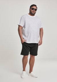 Urban Classics ALLOVER LOGO TEE - Marškinėliai su spaudiniu - white