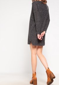 VILA Pletené šaty - mottled dark grey