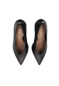 Tacchi alti in pelle nera con punta affusolata, lati bassi e un accento dorato sul tallone. Texture liscia con una soletta marrone.