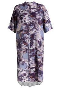 Knopfleiste Hemdkleid mit kurzen Ärmeln in Lila- und Blautönen, versehen mit einem abstrakten Muster und einem abgerundeten Saum. Glatte Stoffstruktur.