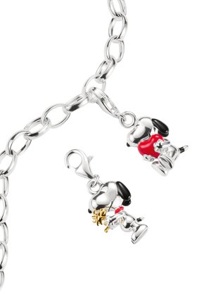 Silbernes Metallkettenarmband mit zwei Snoopy-Anhängern: einer hält ein rotes Herz, der andere eine gelbe Blume mit roten Akzenten.