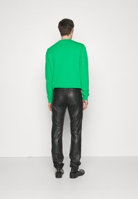 KARL LAGERFELD PANTS - Kožne hlače - black