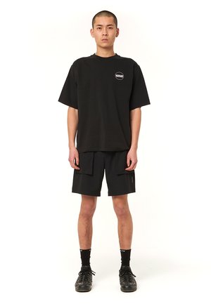 BOILER ROOM Lühikesed püksid - black