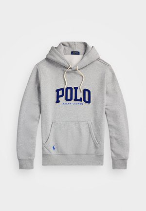 Sudadera de algodón gris claro con un bolsillo frontal, texto en azul marino "POLO" y "RALPH LAUREN", y un pequeño logo azul en el dobladillo.