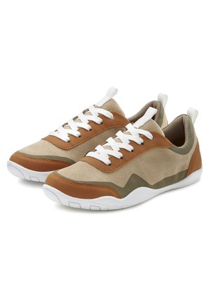 Sneakers made of tan suede and brown leather, featuring white laces and a white sole. A green accent pattern is present on the side.