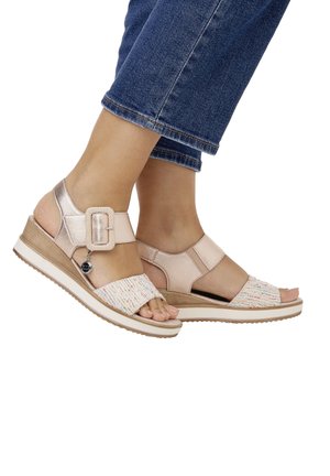 Sandalen met sleehak - rosa