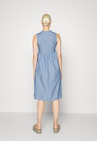 ONLY Tall ONLANNA BUTTON DRESS BELOW KNEE  - Vestido camiseiro - cloud dancer/light denim blue
