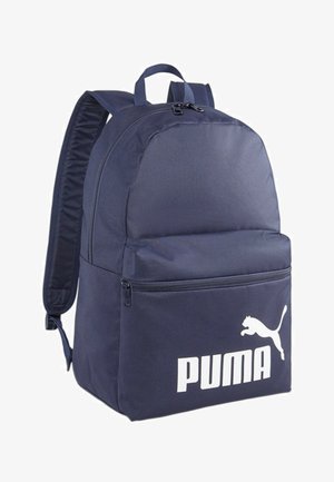 Navyblaue Sporttasche aus strapazierfähigem Stoff, mit einer großen vorderen Reißverschlusstasche und einem auffälligen weißen Puma-Logo auf der Vorderseite.