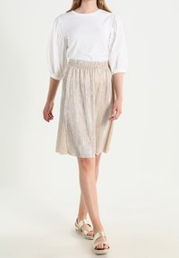 Vero Moda Falda plisada - beige