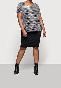 ONLY Carmakoma Blus - black