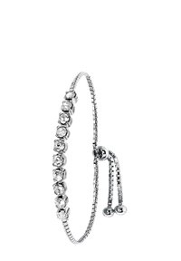 Zilveren armband met een flexibele ontwerp, voorzien van heldere stenen in metalen kaders, een verstelbare ketting en twee decoratieve uiteinden.