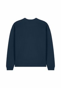 Marineblauwe crewneck sweatshirt met lange mouwen, geribbelde manchetten en een textuurafwerking. Minimalistisch ontwerp zonder zichtbare branding.