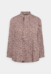 Långärmad blus med hög krage, brun tyg prydd med små blommönster i rosa, vitt och grönt, med en knytning fram.