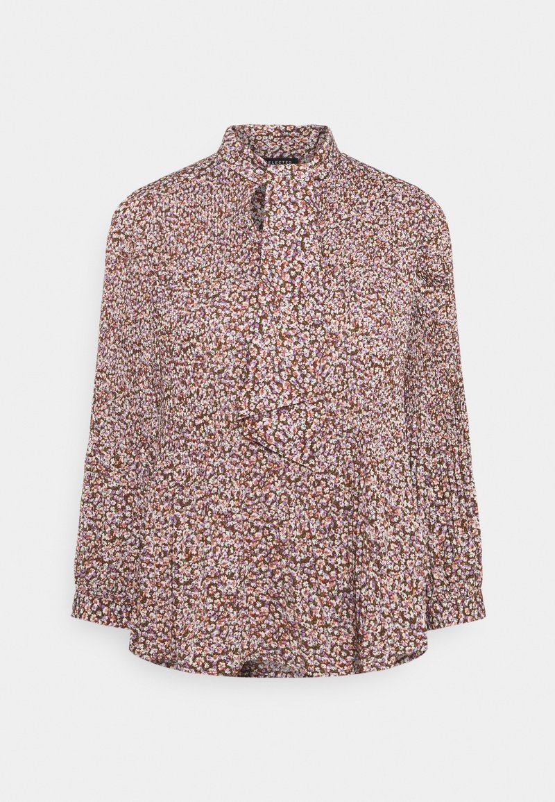 Långärmad blus med hög krage, brun tyg prydd med små blommönster i rosa, vitt och grönt, med en knytning fram.