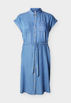 Middenlange jurk van blauw denim met korte mouwen, knopen aan de voorkant, borstzakken, kraag en een bijpassende stoffen ceintuur gestrikt in de taille.