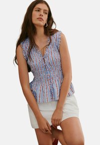 Sélectionné, red blue stripe