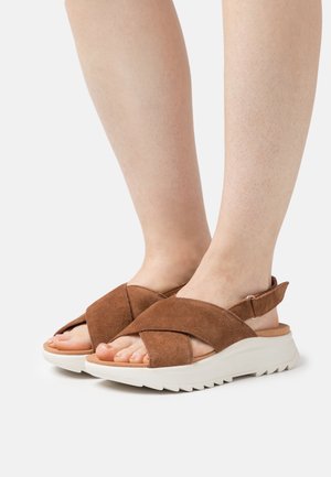 Clarks, Sandales à plateforme - camel