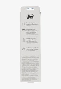 Wet Brush verpakking, wit met zwarte tekst. Belangrijke kenmerken zijn "IntelliFlex® haren" en de bewering van 55% minder haarbreuk. Bovenkant heeft een ophanghaak.