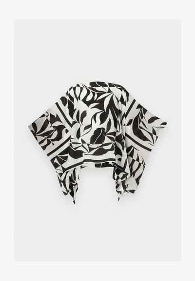 Χαλαρό φουλάρι σε ασπρόμαυρο με σχέδιο φύλλων, με φαρδιά άκρα και ακανόνιστη γωνία, απλωμένο επίπεδα σε ανοιχτό φόντο.