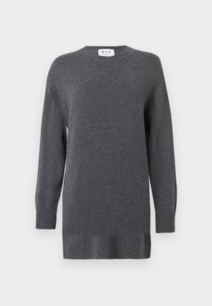 Grå strikket sweater lavet af blødt stof, med rund halsudskæring, lange ærmer og ribbede håndled og kant. Enkel og klassisk design.