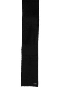 Écharpe noire en matériau doux et duveteux. Forme rectangulaire avec des bords frangés. Présente une petite étiquette de logo colorée à une extrémité.