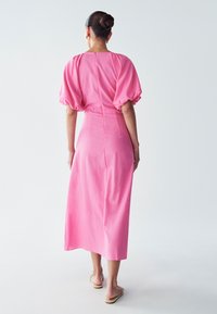 ST MRLO MILLS  - Maksimekko - bubble gum pink