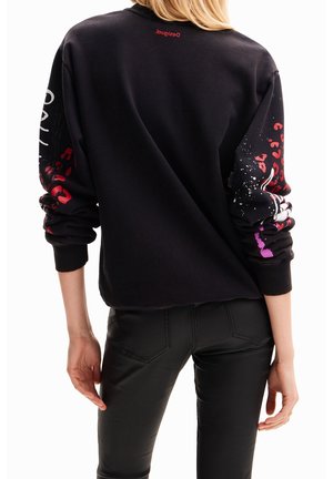 Sweater - black